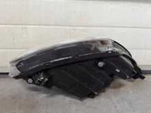 Laden Sie das Bild in den Galerie-Viewer, Frontscheinwerfer Kia Stonic 92102H8 Ein Satz Scheinwerfer Headlight SCH9938993530qx