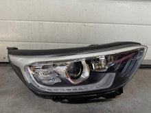Laden Sie das Bild in den Galerie-Viewer, Frontscheinwerfer Kia Stonic 92102H8 Ein Satz Scheinwerfer Headlight SCH9938993530qx