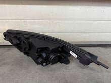 Laden Sie das Bild in den Galerie-Viewer, Frontscheinwerfer Kia Stonic 92102H8 Ein Satz Scheinwerfer Headlight SCH9938993530qx