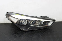 Load image into Gallery viewer, Frontscheinwerfer Hyundai Tucson 92102-D7100 Rechts Scheinwerfer Headlight SCH9961815907ia