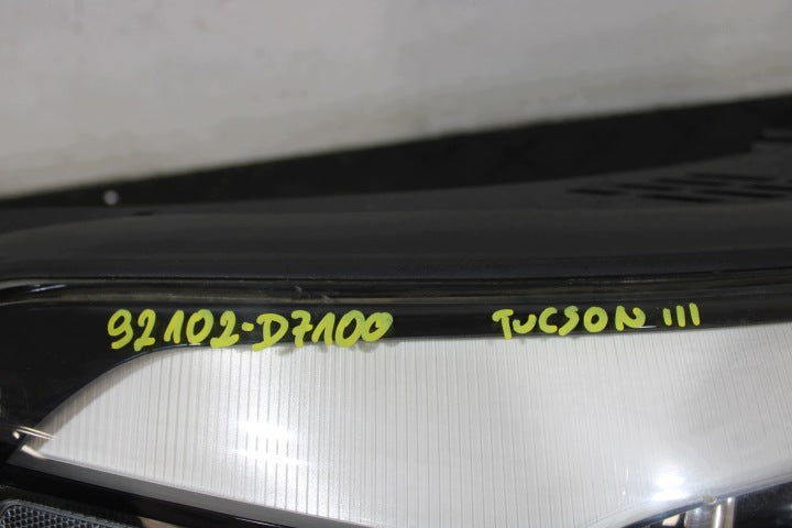 Frontscheinwerfer Hyundai Tucson 92102-D7100 Rechts Scheinwerfer Headlight SCH9961815907ia