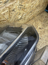 Laden Sie das Bild in den Galerie-Viewer, Frontscheinwerfer Opel Zafira Vivaro 9832836480 Rechts Scheinwerfer Headlight SCH9962310701vl