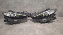 Laden Sie das Bild in den Galerie-Viewer, Frontscheinwerfer Mazda 3 Bp BCJH-51030 LED Ein Satz Scheinwerfer Headlight SCH9969950117yf