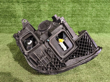 Laden Sie das Bild in den Galerie-Viewer, Frontscheinwerfer Mercedes-Benz W213 A2139064704 Links Scheinwerfer Headlight SCH9982821455qa