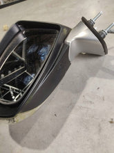 Laden Sie das Bild in den Galerie-Viewer, Außenspiegel Toyota Avensis E11026399 E11036399 Elektrisch - Rechts SSP8966712285cj