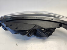 Laden Sie das Bild in den Galerie-Viewer, Frontscheinwerfer Kia Ceed 92102J7051 J7921-21040 LED Rechts oder Links