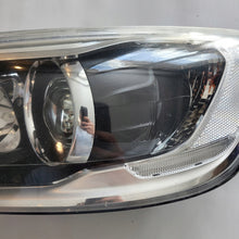 Laden Sie das Bild in den Galerie-Viewer, Frontscheinwerfer Volvo V60 S60 31420261 Xenon Links Scheinwerfer Headlight SCH4405189540tl