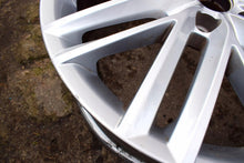 Laden Sie das Bild in den Galerie-Viewer, 1x Alufelge 18 Zoll 7.0&quot; 5x112 45ET Glanz Silber 575601025D Seat Ateca Rim Wheel