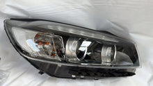 Laden Sie das Bild in den Galerie-Viewer, Frontscheinwerfer Kia Sorento I 92102-C5200 Rechts Scheinwerfer Headlight SCH6686129244mo
