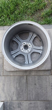 Laden Sie das Bild in den Galerie-Viewer, 1x Alufelge 17 Zoll 7.0" 4x100 44ET Glanz Graphit 403008380R Renault Clio IV 1 FEL6552765057um