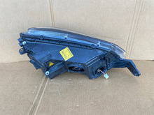 Laden Sie das Bild in den Galerie-Viewer, Frontscheinwerfer Skoda Yeti 5L1941015 Xenon Links Scheinwerfer Headlight SCH5887083514uq