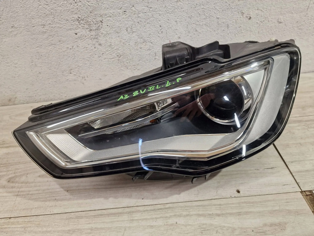 Frontscheinwerfer Audi A3 8V0941005 1EL01074021 Xenon Links Headlight