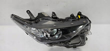 Laden Sie das Bild in den Galerie-Viewer, Frontscheinwerfer Toyota Auris 81130-02K30 Rechts Scheinwerfer Headlight