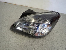 Load image into Gallery viewer, Frontscheinwerfer Kia Rio II Links Scheinwerfer Headlight SCH5605317179li