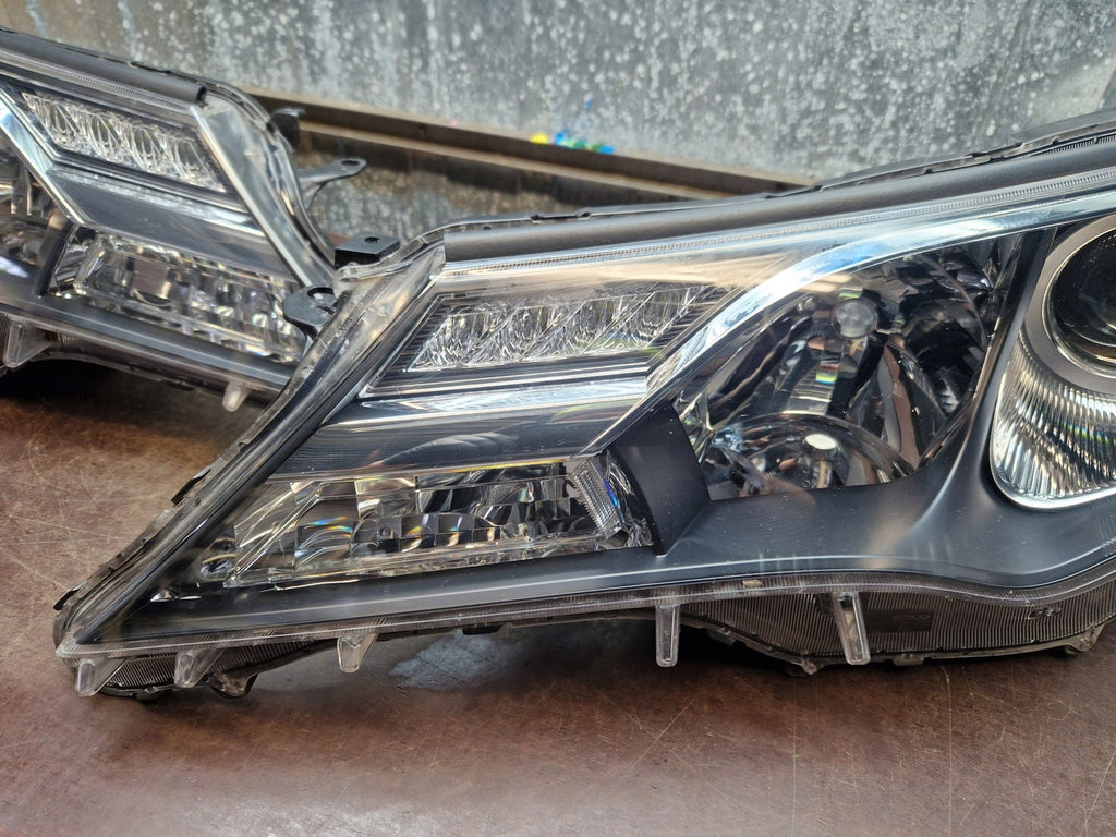 Frontscheinwerfer Toyota W0836 Ein Satz Scheinwerfer Headlight