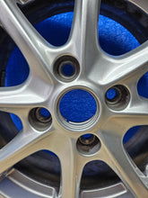 Load image into Gallery viewer, 1x Alufelge 15 Zoll 6.0" 4x108 45ET Glanz Silber H1BJ-1007-J1A Ford Fiesta I FEL7777753943qk