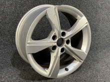 Laden Sie das Bild in den Galerie-Viewer, 1x Alufelge 17 Zoll 7.5&quot; 5x112 38ET Glanz Silber 8W0601025 Audi A4 B9 Rim Wheel