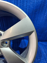 Laden Sie das Bild in den Galerie-Viewer, 1x Alufelge 17 Zoll 7.0&quot; 5x112 5JA601025H Skoda Roomster Rim Wheel