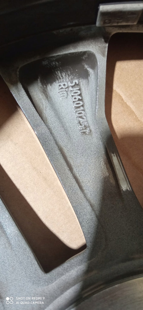 1x Alufelge 17 Zoll 7.0" 5x100 41ET Glanz Schwarz 5J0601025P Skoda Fabia Ii