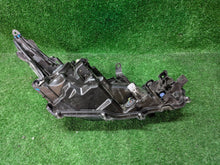 Load image into Gallery viewer, Frontscheinwerfer Toyota Corolla 81170-0T31 Links Scheinwerfer Headlight SCH3065070463jk