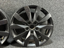 Laden Sie das Bild in den Galerie-Viewer, 1x Alufelge 17 Zoll 6.0" 5x112 45ET Glanz Silber 5E0601025N Skoda Octavia Iii FEL1166663527ke