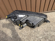 Laden Sie das Bild in den Galerie-Viewer, Frontscheinwerfer Skoda Karoq Links Scheinwerfer Headlight SCH2157304319lp