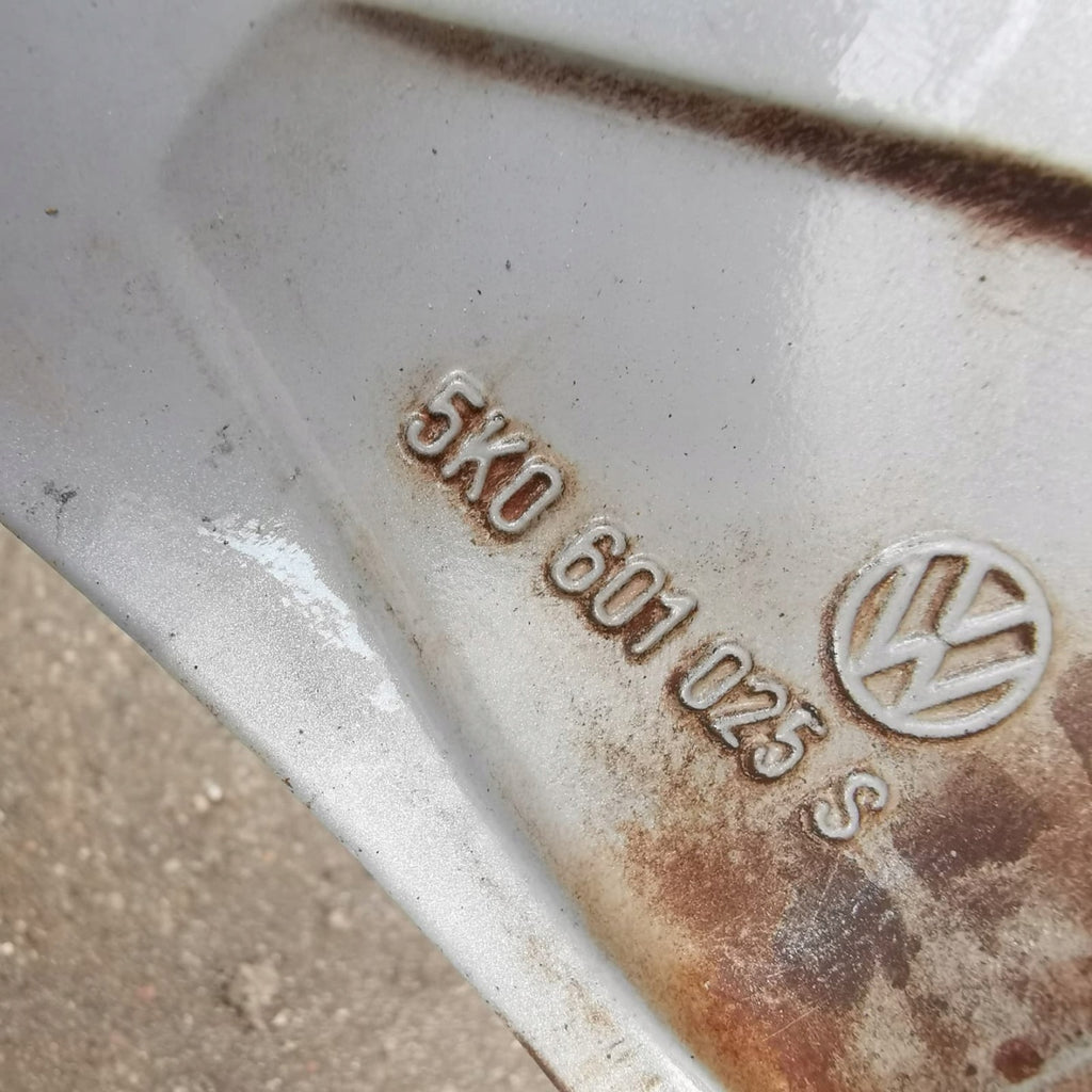 1x Alufelge 16 Zoll 6.5" 5x112 50ET Glanz Silber 5K0601025S VW Passat Golf FEL7069838891js