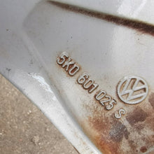 Load image into Gallery viewer, 1x Alufelge 16 Zoll 6.5" 5x112 50ET Glanz Silber 5K0601025S VW Passat Golf FEL7069838891js
