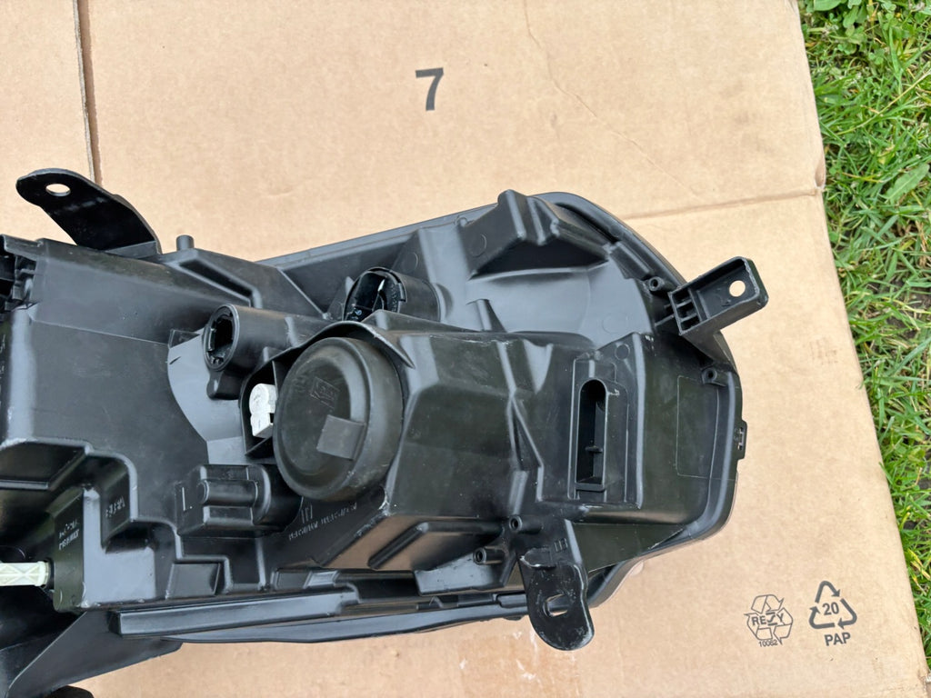 Frontscheinwerfer Dacia Sandero 260604218R Links Scheinwerfer Headlight SCH2136587015op