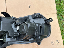 Load image into Gallery viewer, Frontscheinwerfer Dacia Sandero 260604218R Links Scheinwerfer Headlight SCH2136587015op