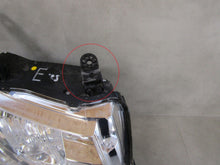 Laden Sie das Bild in den Galerie-Viewer, Frontscheinwerfer Mitsubishi Pajero IV Xenon Rechts Scheinwerfer Headlight