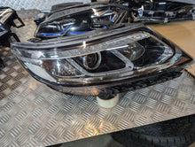 Load image into Gallery viewer, Frontscheinwerfer Kia Sorento II 921022P630 Xenon Rechts Scheinwerfer Headlight