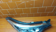 Laden Sie das Bild in den Galerie-Viewer, Frontscheinwerfer Toyota Chr C-Hr 81110-F4180 LED Rechts Scheinwerfer Headlight SCH3214389340px