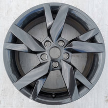 Load image into Gallery viewer, 1x Alufelge 17 Zoll 6.5" 5x112 46ET Glanz Silber 5E3601025 Skoda Octavia I FEL9040979254yy