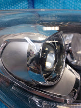 Laden Sie das Bild in den Galerie-Viewer, Frontscheinwerfer Kia Carens 92102-A4 LED Rechts Scheinwerfer Headlight