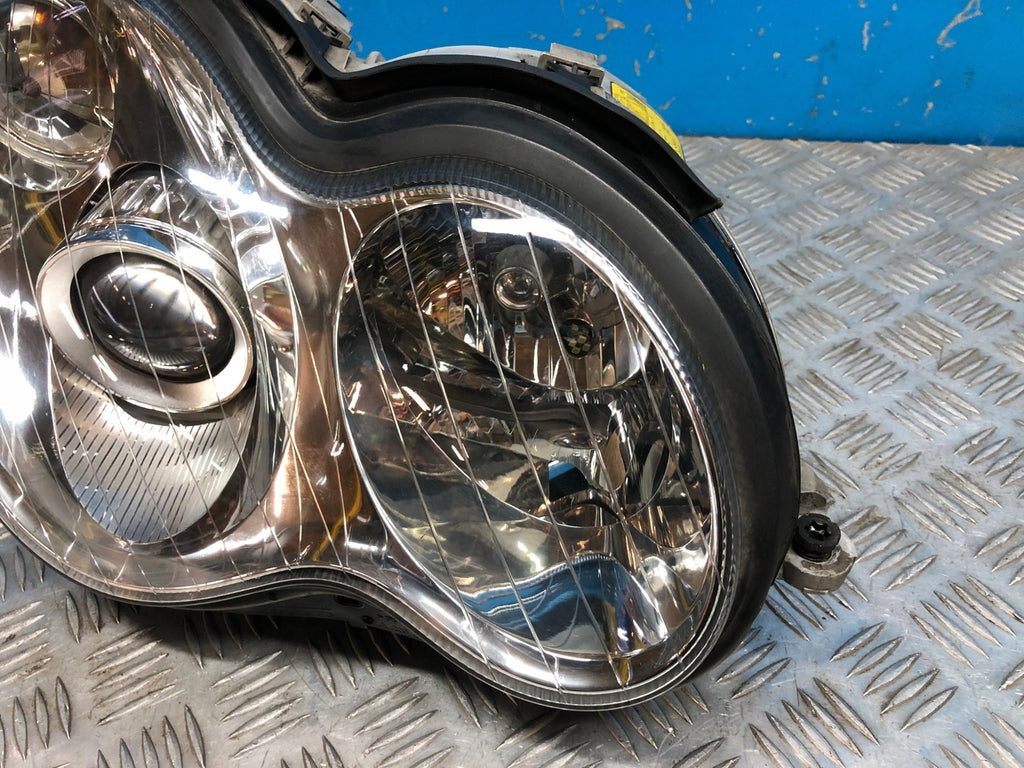 Frontscheinwerfer Mercedes-Benz W203 A2038203861 Xenon Rechts Headlight SCH1128960143se