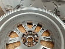 Load image into Gallery viewer, 1x Alufelge 17 Zoll 7.0" 5x114.3 40ET Glanz Silber 403008177DC Renault Kadjar FEL5879948500td