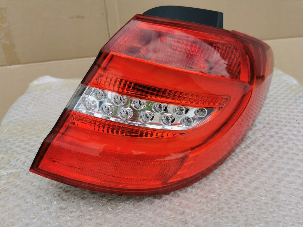 Rückleuchte Mercedes-Benz W246 A2468200664 Rechts Rearlight