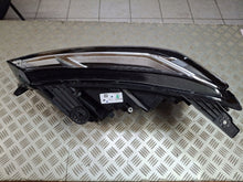 Laden Sie das Bild in den Galerie-Viewer, Frontscheinwerfer Dacia Sandero III Logan Jogger 260102586R Full LED Rechts