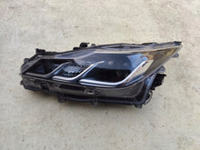 Laden Sie das Bild in den Galerie-Viewer, Frontscheinwerfer Toyota Corolla 19345F 81150-02T31-00 236544581 LED Links