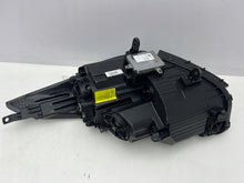 Load image into Gallery viewer, Frontscheinwerfer Hyundai I I40 92102-3Z025 Xenon Rechts Scheinwerfer Headlight