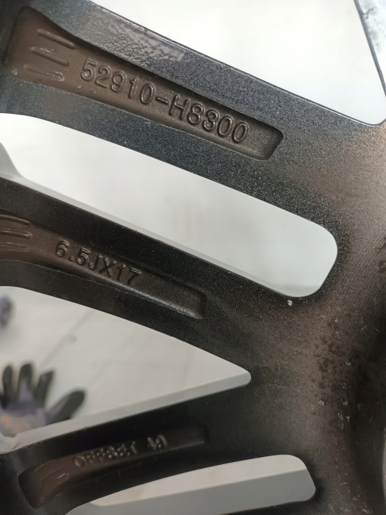 1x Alufelge 17 Zoll 6.5" 4x100 49ET Glanz Grau 52910-H8300 Kia Rio Mg Rim Wheel