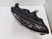 Laden Sie das Bild in den Galerie-Viewer, Frontscheinwerfer Mercedes-Benz Cla A1749062602 LED Rechts Headlight SCH2731081333jn