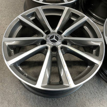 Laden Sie das Bild in den Galerie-Viewer, 4x Alufelge 18 Zoll 7.5" 5x112 52ET Glanz Schwarz A2464010800 Mercedes-Benz FEL4798159264bi