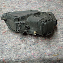 Laden Sie das Bild in den Galerie-Viewer, Frontscheinwerfer Audi A3 8P0941003A 0301206201 FALSE Scheinwerfer Headlight SCH2501804597rr