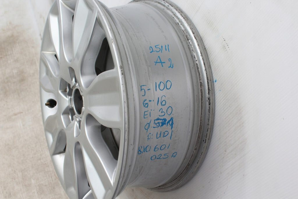 1x Alufelge 16 Zoll 6.0" 5x100 30ET Glanz Silber 8X0601025A Audi Rim Wheel