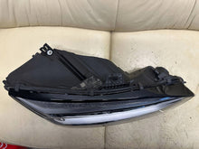 Laden Sie das Bild in den Galerie-Viewer, Frontscheinwerfer VW Touran 5TB941081D Rechts Scheinwerfer Headlight