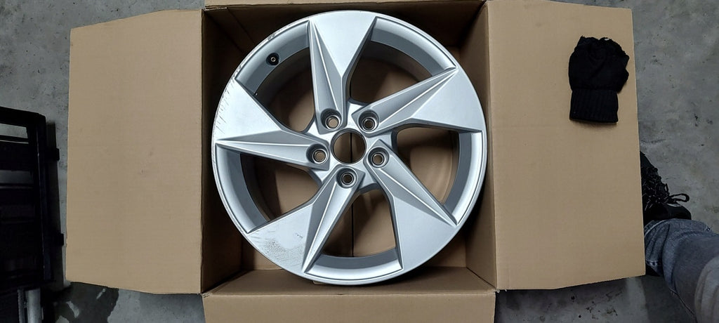 1x Alufelge 17 Zoll 8.0" 5x112 46ET Glanz Silber 8Y0601025 Audi Rim Wheel