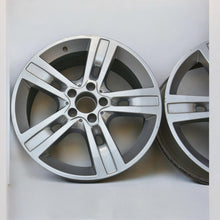 Laden Sie das Bild in den Galerie-Viewer, 1x Alufelge 18 Zoll 8.0&quot; 5x112 60ET Glanz Silber A1644015702 Mercedes-Benz