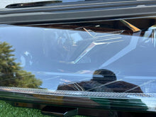 Laden Sie das Bild in den Galerie-Viewer, Frontscheinwerfer Skoda Enyaq 5LB941015A Full LED Links Scheinwerfer Headlight